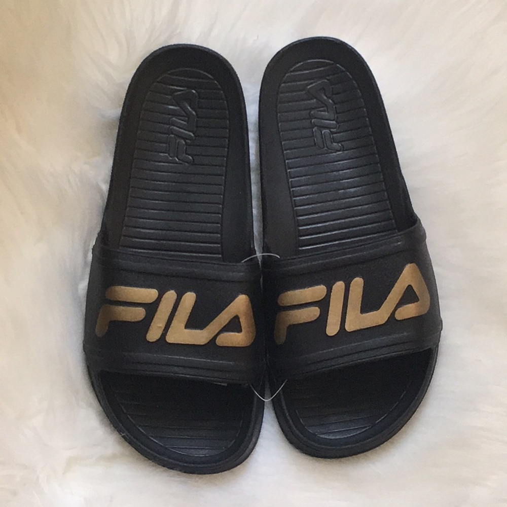 NWOT- FILA Drifter Slides